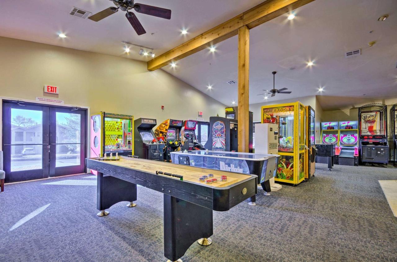 Vibrant Holiday Hills Resort Condo With Balcony Branson Exteriör bild