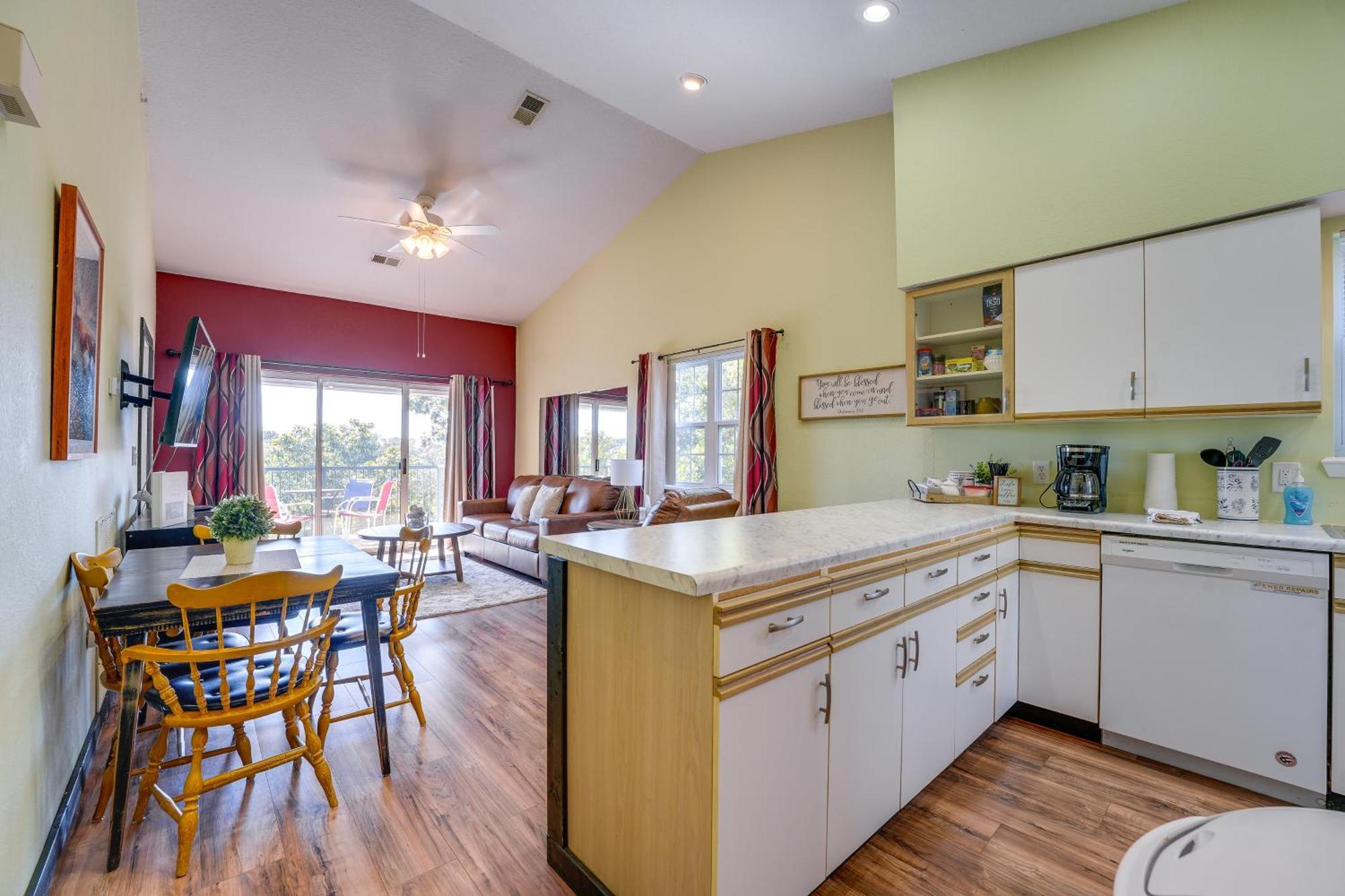 Vibrant Holiday Hills Resort Condo With Balcony Branson Exteriör bild